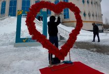 Астанчанке сделали предложение после голосования на референдуме (ВИДЕО)