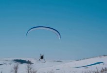 Парапланерист приземлился прямо на участок для голосования в ВКО (ВИДЕО)