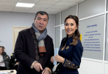 Динара Сатжан появилась на референдуме вместе с супругом