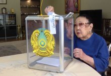 Бибигуль Тулегенова проголосовала на дому и дала благословение Казахстану