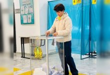 Роза Рымбаева отдала свой голос на референдуме