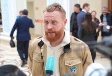 Популярный казахстанский стендап-комик проголосовал на участке в Москве