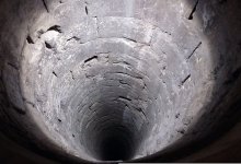 Мужчина провалился в двухметровый колодец в Темиртау (ВИДЕО)