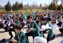 Полмиллиона детей сыграли на домбре известные кюи по всему Казахстану