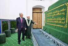 Президент посетил мавзолей Ходжи Ахмеда Яссауи