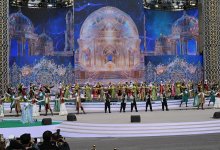 Наурыз в Алматы встретили большим концертом и юртами будущего