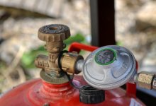 8 человек пострадали в результате взрыва газа в жилом доме в Шахтинске