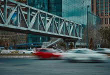 Водитель летел 250 км/ч по оживленному проспекту в Алматы