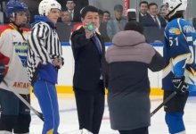 Аким Мангистау остановил игру с шайбой с флагом Казахстана (ВИДЕО)