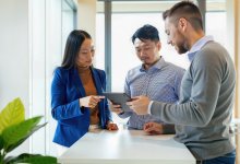 Работы меньше, соискателей больше: рынок труда в Казахстане уходит в услуги