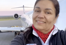 Стюардессу выбросило из самолета на 100 метров при столкновении в Нью–Йорке (ВИДЕО)