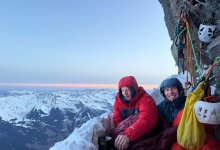 Связанные одной стеной