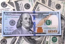 Казахстанцы массово скупают доллары: спрос вырос почти на 25%