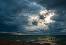 Боеприпасы выпали с военного самолета на Иссык-Куле