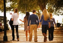 Подростки напали на девушек в парке Алматы