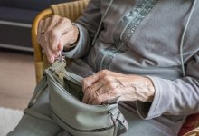 Мошенник заставил продать квартиру и лишил всех накоплений 85-летнюю пенсионерку в Кокшетау