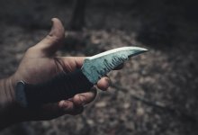 Павлодарец посадил девушку на колени и вонзил в нее нож