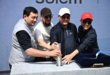 Капсулу времени от Джеки Чана доставили вертолетом в в Алматинскую область