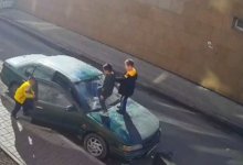 Дети прыгали на припаркованном авто и разбили стекло в Астане