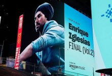 Поцелуи с фанатками: концерт Энрике Иглесиаса проверят на нормы морали