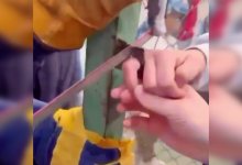 Палец ребенка застрял в металлической конструкции в Карагандинской области