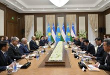 Токаев провел неформальную встречу с Мирзиёевым в Бухаре