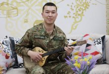Один из самых музыкальных гвардейцев служит в Туркестане