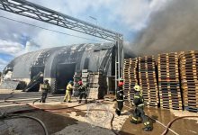 Спасатели тушат пожар в Астане