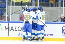 Юниорская сборная Казахстана по хоккею одержала третью победу подряд на чемпионате мира