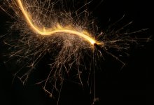 Фейерверк упал и разлетелся в парке Алматы