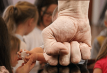 Мужчина больше года издевался над детьми 5 и 7 лет в Санкт-Петербурге