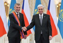 Токаев наградил премьера Чехии орденом "Достық" I степени