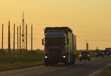 Нелегальных мигрантов перевозили в секретном отсеке грузовика в Павлодарской области (ВИДЕО)