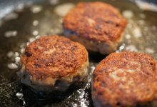 Двухлетняя девочка чуть не лишилась уха из-за котлеты