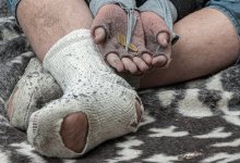 Подросток попрошайничал на проезжей части в Таразе