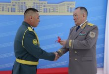 Семьям военнослужащих вручили ключи от квартир в Астане