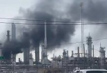 Мощный взрыв прогремел на нефтезаводе в США