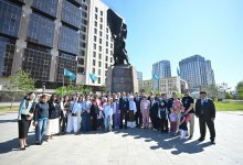 Маулен Ашимбаев возложил цветы к памятнику Рахимжану Кошкарбаеву