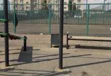 Ребенок получил перелом и травмы лица на игровой площадке в Атырау
