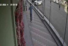 Мужчина ударил девушку по ягодицам и обвинил ее в "провокации" в Атырау