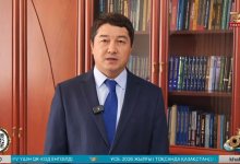 Нурдаулет Килыбай передал эстафету книжного чтения акиму Павлодарской области