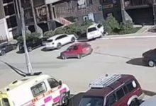 Автомобиль снес ребенка на тротуаре в Кокшетау (ВИДЕО)