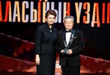 От имени президента работников культуры и искусства наградили в честь профессионального праздника