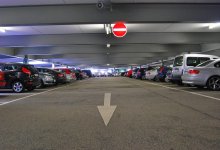 Дети облили автомобиль неизвестным веществом у ТРЦ в Астане