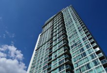 Девочка разбилась насмерть после падения с 7-го этажа в Астане