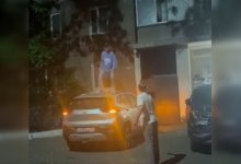 Пьяный павлодарец прыгал на крыше чужого авто (ВИДЕО)