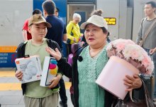 Пятимиллионного пассажира встретили на вокзале "Нурлы жол" в Астане