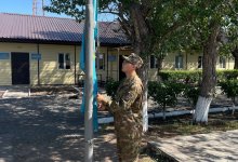 Честь поднять флаг