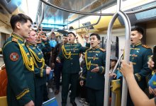 Гвардейцы исполнили гимн Казахстана для пассажиров LRT (ВИДЕО)