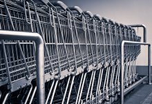 Женщина скончалась на крыльце магазина в Усть-Каменогорске